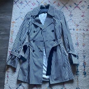 White House Black Market checkered light trench coat size small. NWOT